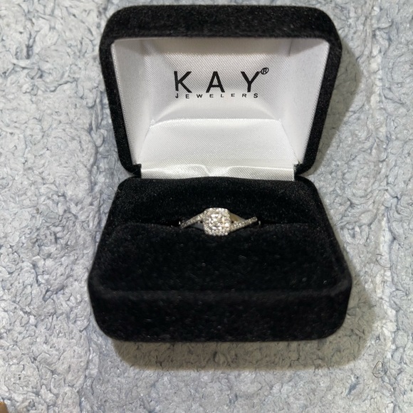 Jewelry - Picture 2 of 3